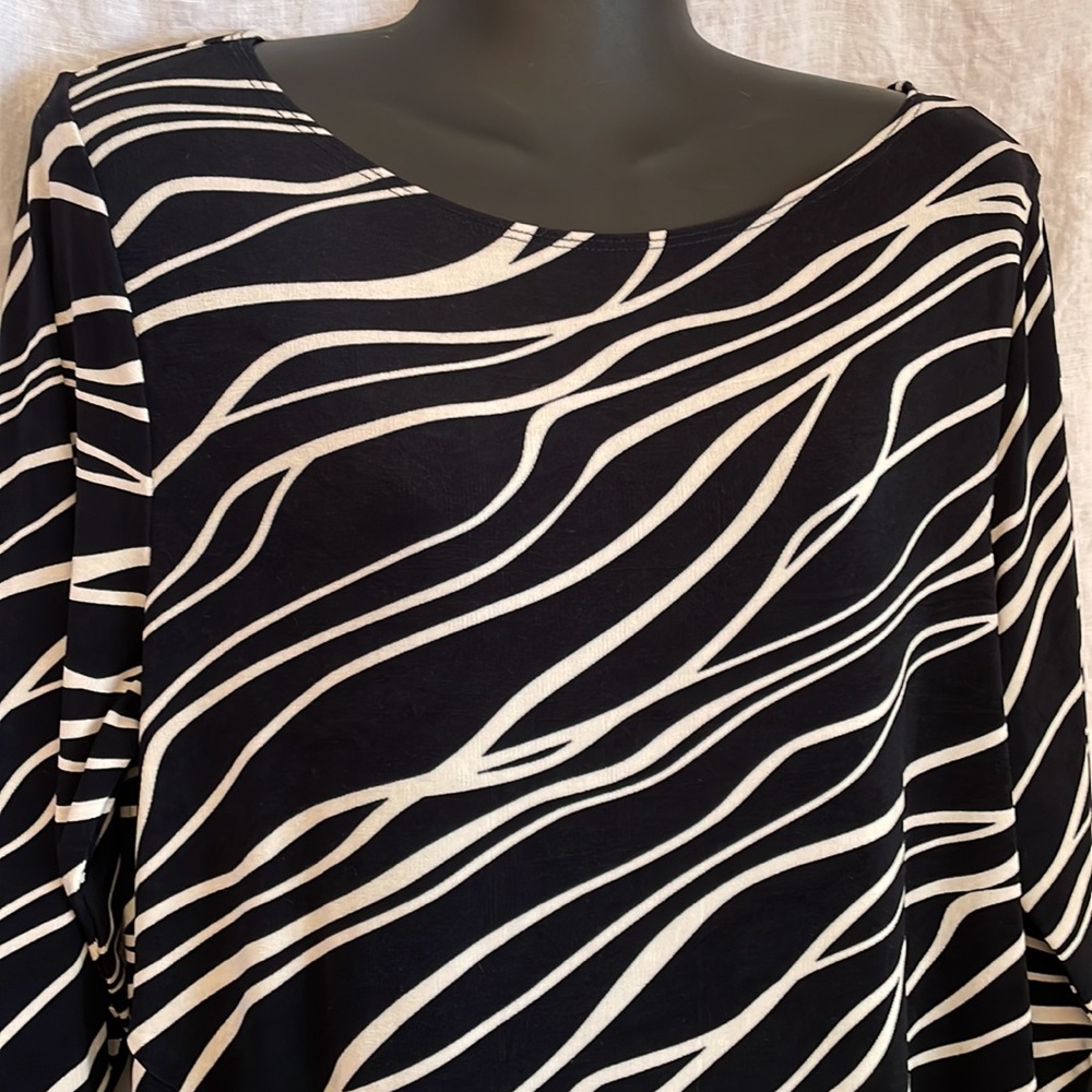 Small Sz 1 Chico’s Travelers Blouse  Black & White